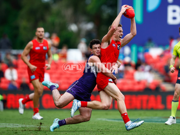 AFL 2025 Round 12 - Gold Coast v Fremantle - A-59751091