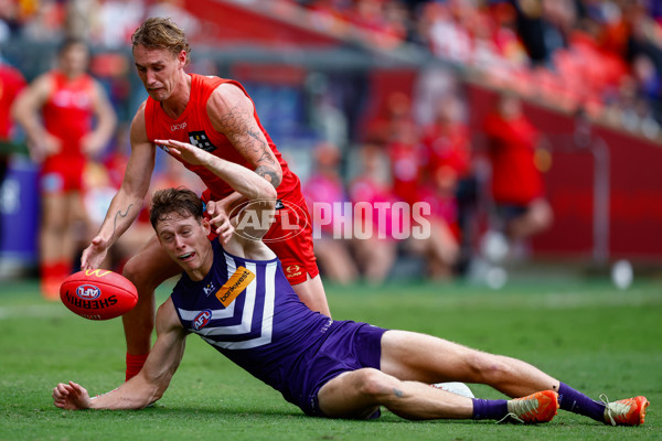 AFL 2025 Round 12 - Gold Coast v Fremantle - A-59753350