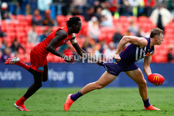 AFL 2025 Round 12 - Gold Coast v Fremantle - A-59753351