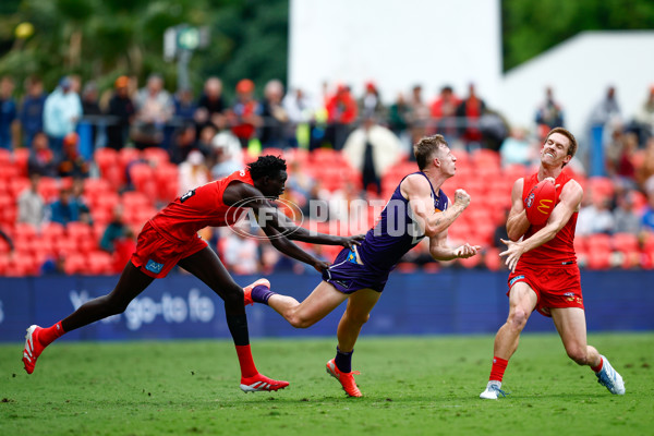 AFL 2025 Round 12 - Gold Coast v Fremantle - A-59753358