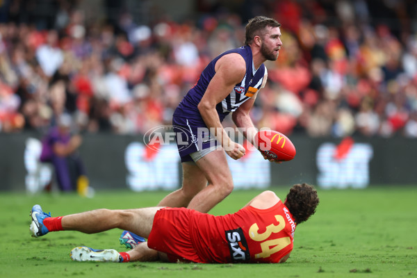 AFL 2025 Round 12 - Gold Coast v Fremantle - A-59753405