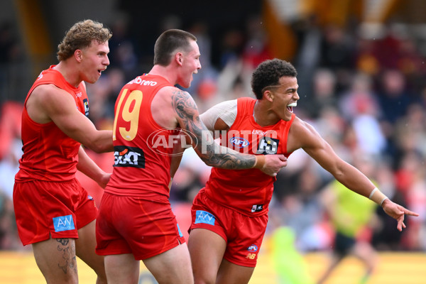 AFL 2025 Round 12 - Gold Coast v Fremantle - A-59754847