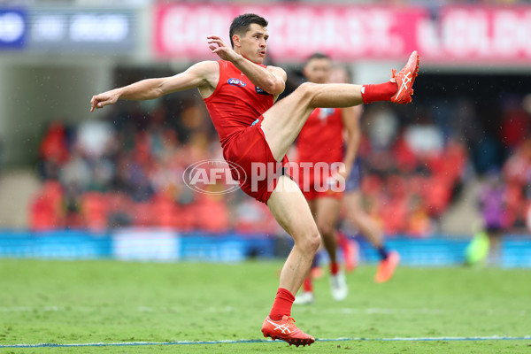 AFL 2025 Round 12 - Gold Coast v Fremantle - A-59754873