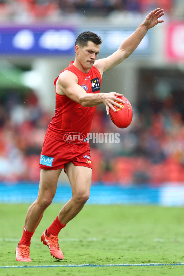 AFL 2025 Round 12 - Gold Coast v Fremantle - A-59754874