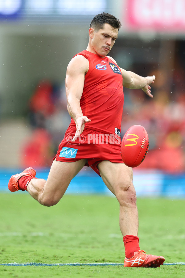 AFL 2025 Round 12 - Gold Coast v Fremantle - A-59754875