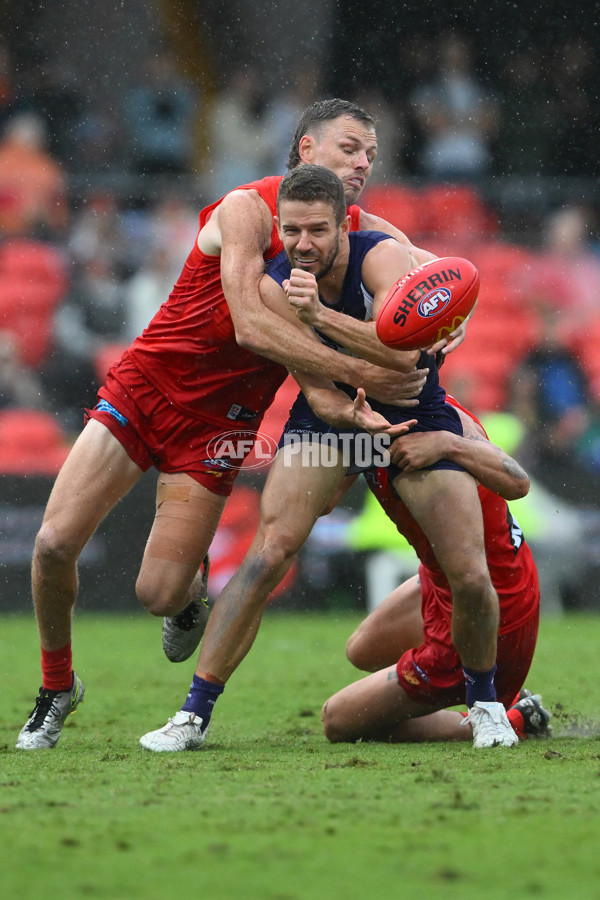 AFL 2025 Round 12 - Gold Coast v Fremantle - A-59757506
