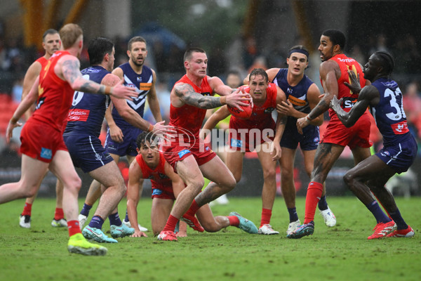 AFL 2025 Round 12 - Gold Coast v Fremantle - A-59758089