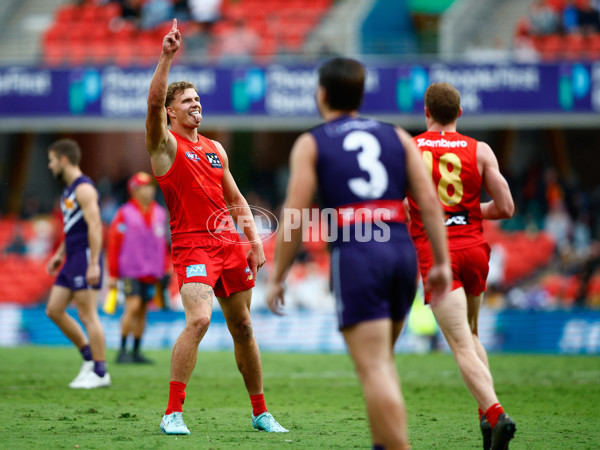 AFL 2025 Round 12 - Gold Coast v Fremantle - A-59760110