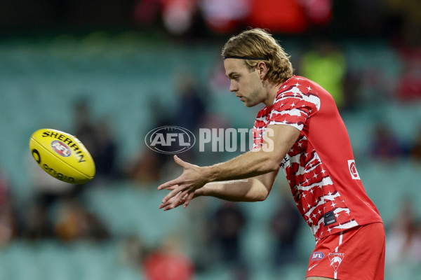 AFL 2025 Round 12 - Sydney v Adelaide - A-59766171