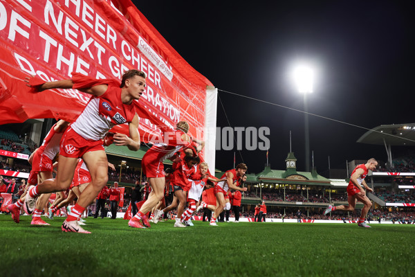 AFL 2025 Round 12 - Sydney v Adelaide - A-59768969