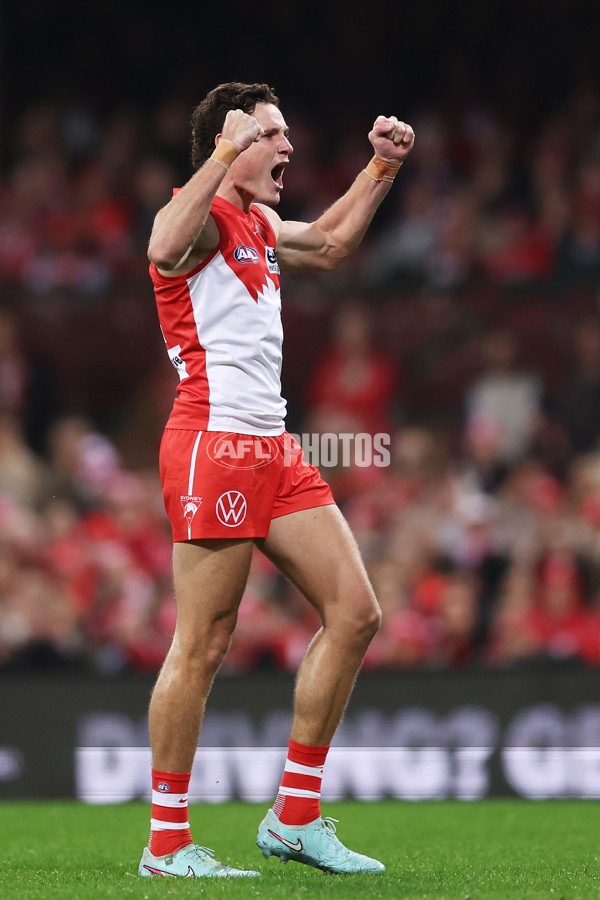 AFL 2025 Round 12 - Sydney v Adelaide - A-59771628