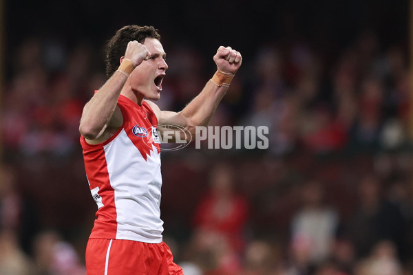 AFL 2025 Round 12 - Sydney v Adelaide - A-59771630