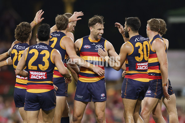 AFL 2025 Round 12 - Sydney v Adelaide - A-59771640