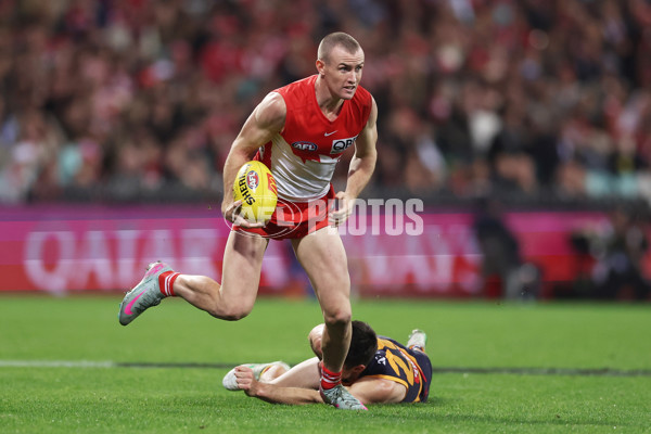 AFL 2025 Round 12 - Sydney v Adelaide - A-59776369