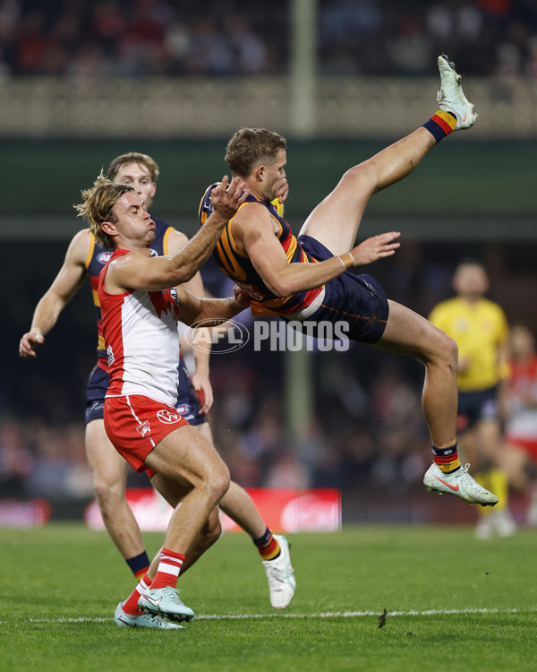 AFL 2025 Round 12 - Sydney v Adelaide - A-59776405