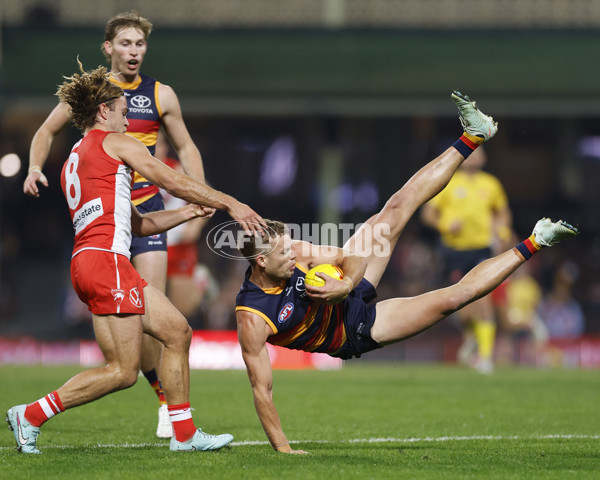 AFL 2025 Round 12 - Sydney v Adelaide - A-59776412