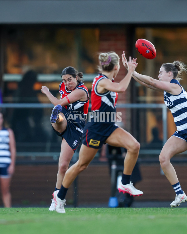 VFLW 2025 Round 07 - Darebin Falcons v Geelong Cats - A-59777625