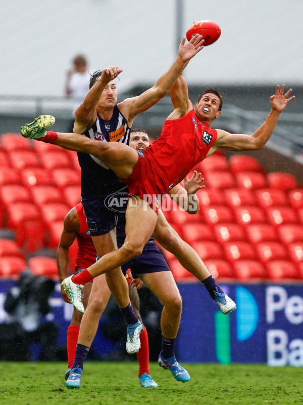 AFL 2025 Round 12 - Gold Coast v Fremantle - A-59783079