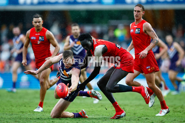 AFL 2025 Round 12 - Gold Coast v Fremantle - A-59783082