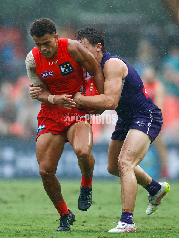 AFL 2025 Round 12 - Gold Coast v Fremantle - A-59783103