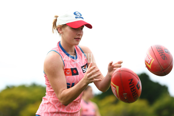 AFLW 2025 Training - Gold Coast 020625 - A-59817031