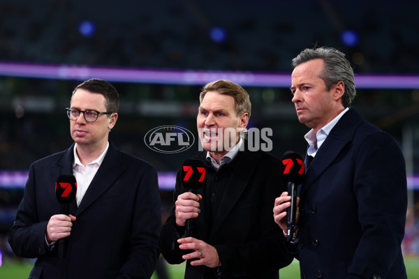 AFL 2025 Round 13 - Western Bulldogs v Hawthorn - A-59833293
