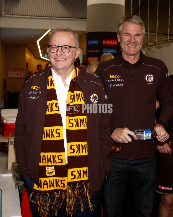 AFL 2025 Round 13 - Western Bulldogs v Hawthorn - A-59839439