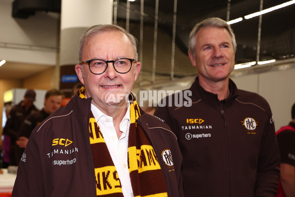 AFL 2025 Round 13 - Western Bulldogs v Hawthorn - A-59839442