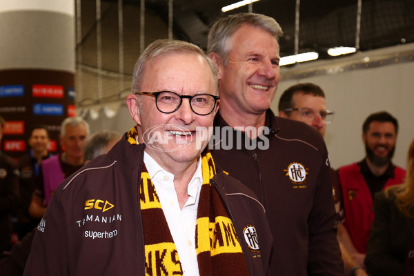 AFL 2025 Round 13 - Western Bulldogs v Hawthorn - A-59839446