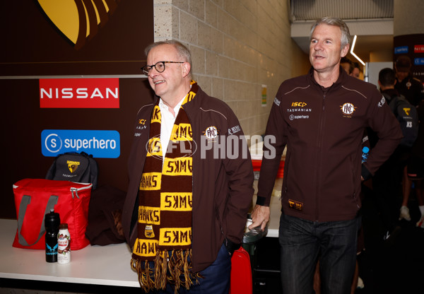 AFL 2025 Round 13 - Western Bulldogs v Hawthorn - A-59839463