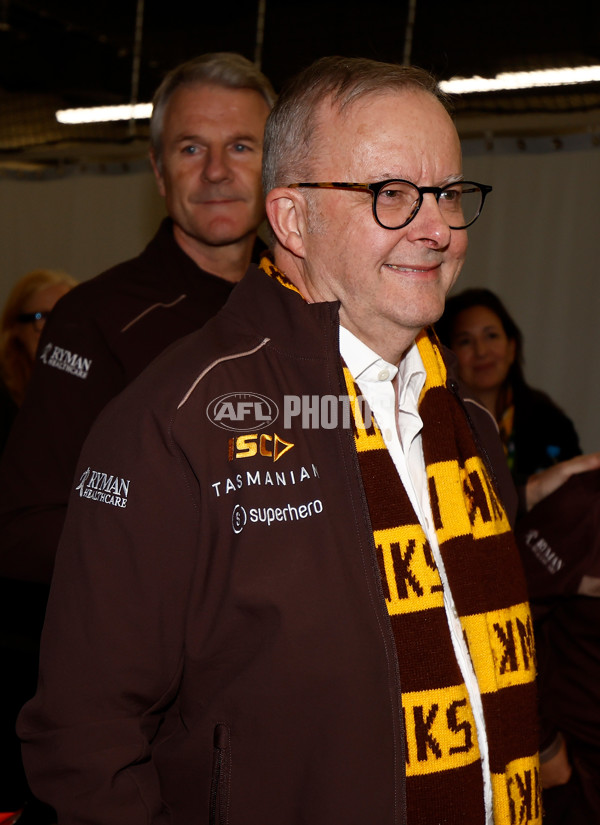 AFL 2025 Round 13 - Western Bulldogs v Hawthorn - A-59839468