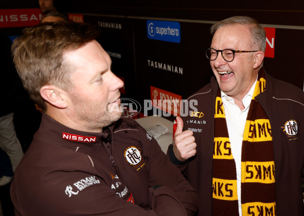 AFL 2025 Round 13 - Western Bulldogs v Hawthorn - A-59841807