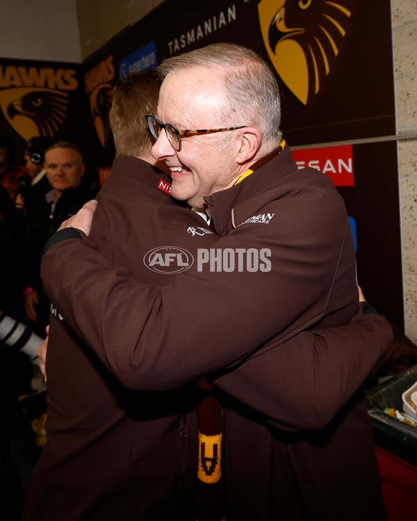AFL 2025 Round 13 - Western Bulldogs v Hawthorn - A-59841809