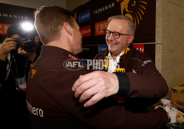 AFL 2025 Round 13 - Western Bulldogs v Hawthorn - A-59841812