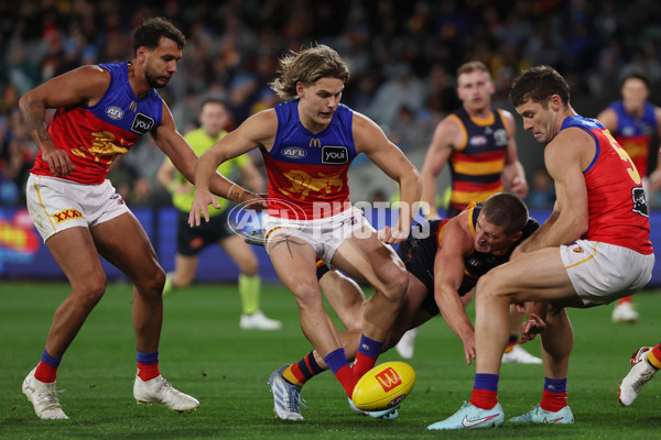 AFL 2025 Round 13 - Adelaide v Brisbane - A-59846910