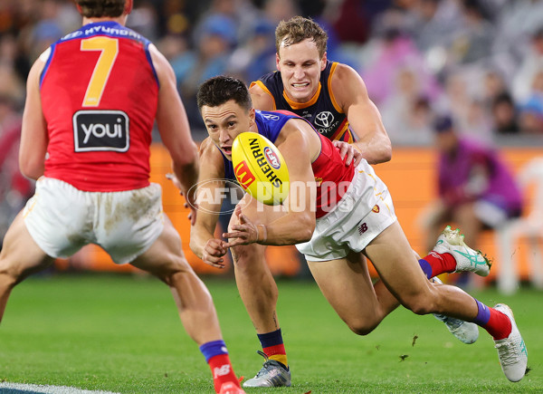 AFL 2025 Round 13 - Adelaide v Brisbane - A-59847741