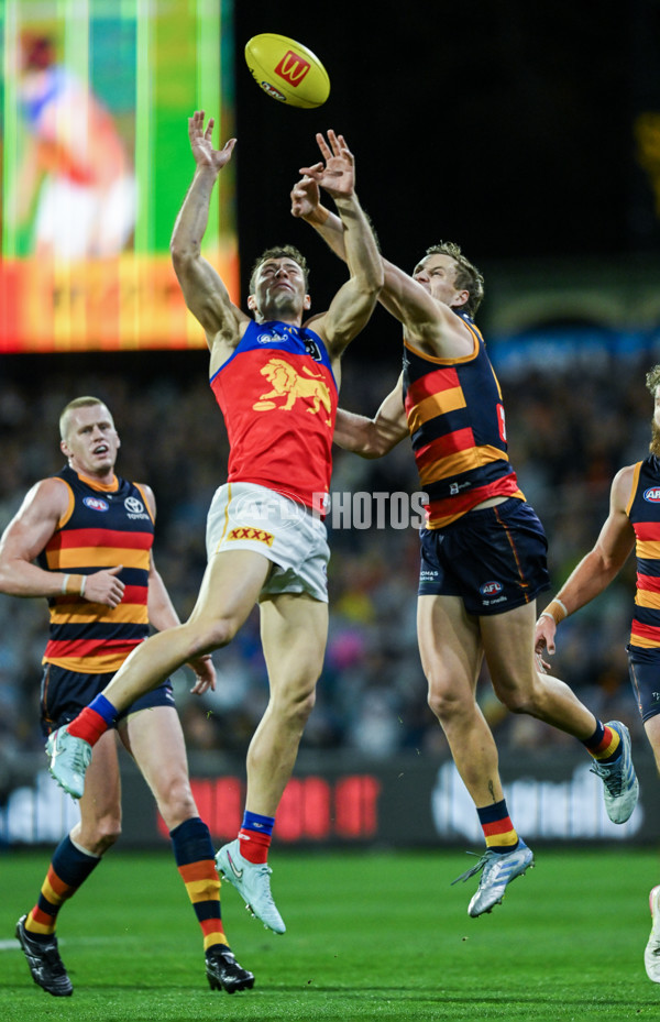 AFL 2025 Round 13 - Adelaide v Brisbane - A-59850392