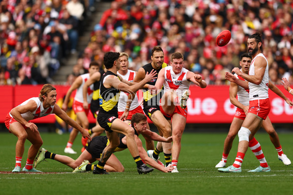 AFL 2025 Round 13 - Richmond v Sydney - A-59862642