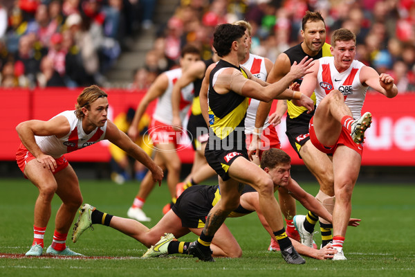 AFL 2025 Round 13 - Richmond v Sydney - A-59862646