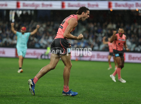AFL 2025 Round 13 - Geelong v Gold Coast - A-59870368