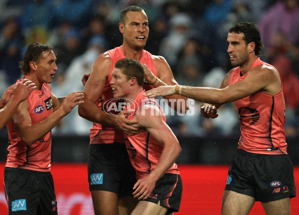 AFL 2025 Round 13 - Geelong v Gold Coast - A-59872049