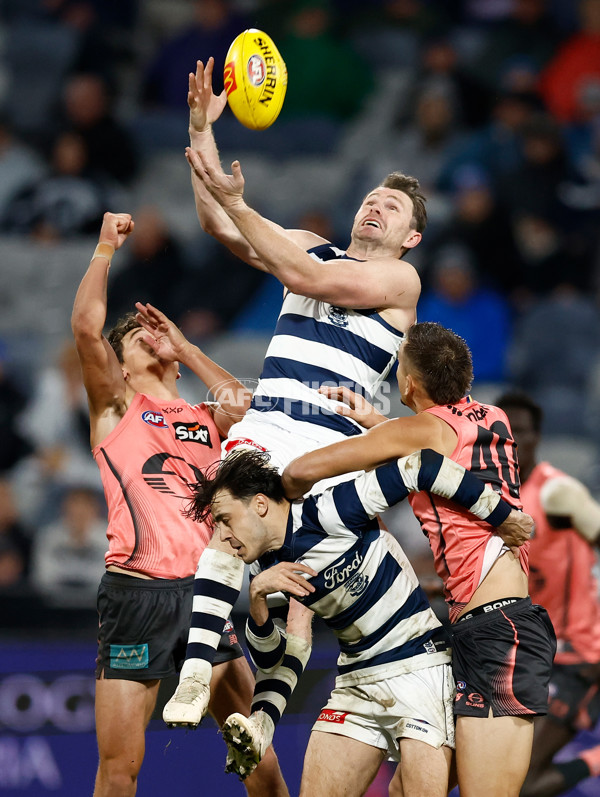 AFL 2025 Round 13 - Geelong v Gold Coast - A-59872551