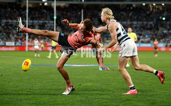 AFL 2025 Round 13 - Geelong v Gold Coast - A-59875314