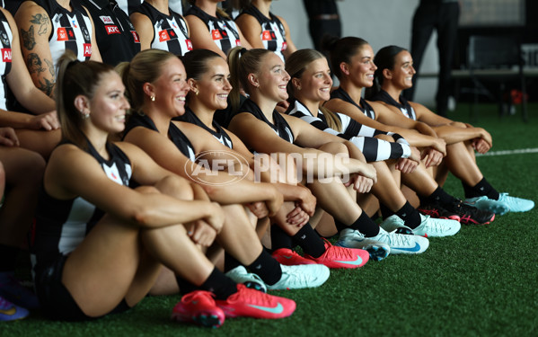 AFLW 2025 Media - Collingwood Team Photo Day - A-60315272