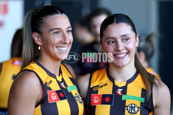 AFLW 2025 Media - Hawthorn Team Photo Day - A-60429859