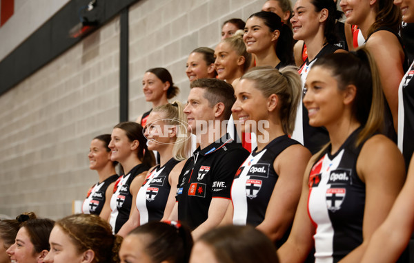 AFLW 2025 Media - St Kilda Team Photo Day - A-60430193