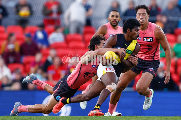 AFL 2025 Round 21 - Gold Coast v Richmond - A-60999652