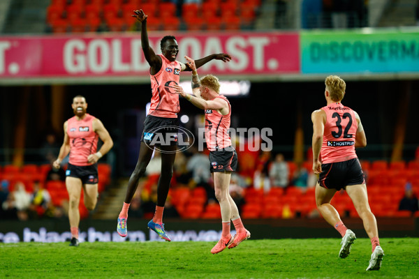 AFL 2025 Round 21 - Gold Coast v Richmond - A-61007392