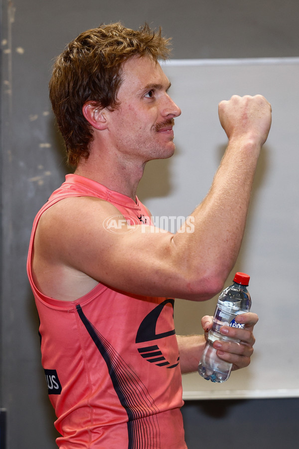 AFL 2025 Round 21 - Gold Coast v Richmond - A-61013202