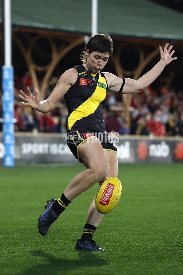 AFLW 2025 Round 01 - Sydney v Richmond - A-61391612